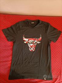 t-shirt nera new era M