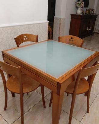Tavolo con sedie