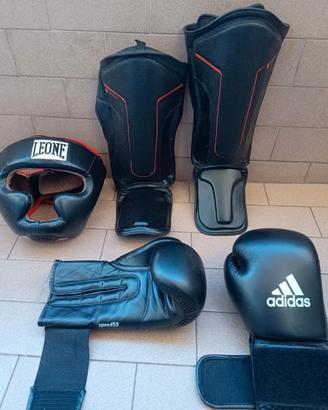 Kickboxing / Boxe caschetto, guantoni, parastinchi