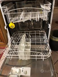 Lavastoviglie Indesit esterna