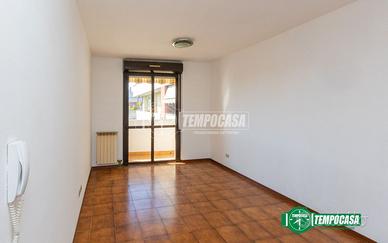 TRILOCALE ALL'ULTIMO PIANO CON BOX E CANTINA