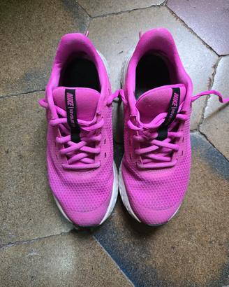 Nike revolution 36.5