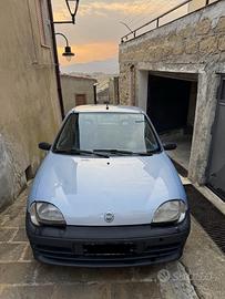 🚗 FIAT 600 – 2002