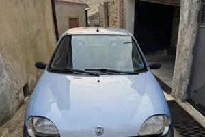 🚗 FIAT 600 – 2002