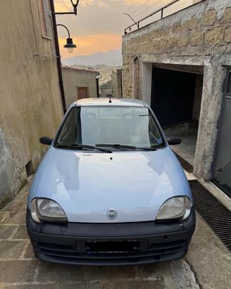 🚗 FIAT 600 – 2002