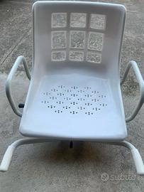 Sedile girevole per vasca