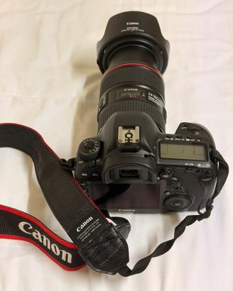 Fotocamera Canon Eos 5D Mark IV con obbiettivo