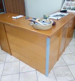 Bancone cassa con cassettiera e mensole