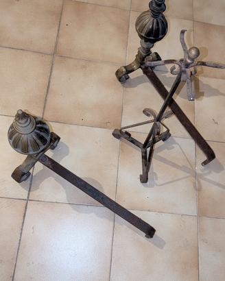 Coppia alari e un portaferri camino
