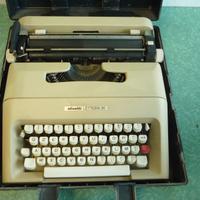 Macchina da scrivere olivetti lettera 35