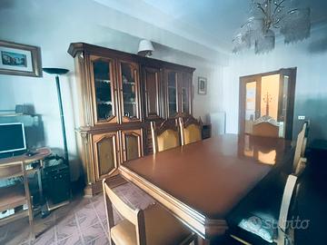 Ampio appartamento con tre balconi
