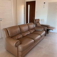 Divano e poltrona in vera pelle