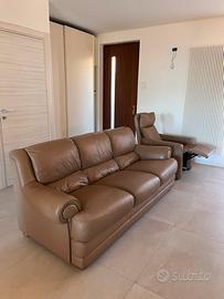 Divano e poltrona in vera pelle