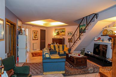 011 Appartanvilla su due livelli con garage mq 54