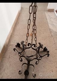 Lampadario in ferro battuto 
