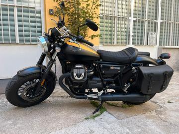 Moto Guzzi Bobber V9  2017