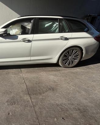 Vendiamo ricambi BMW 520d G31 4x4 motore B47
