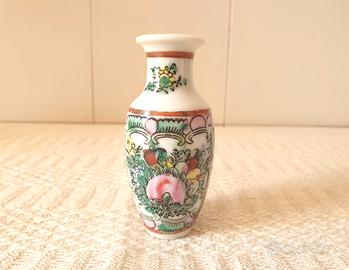 Vasetto piccolo in porcellana arte cinese vintage