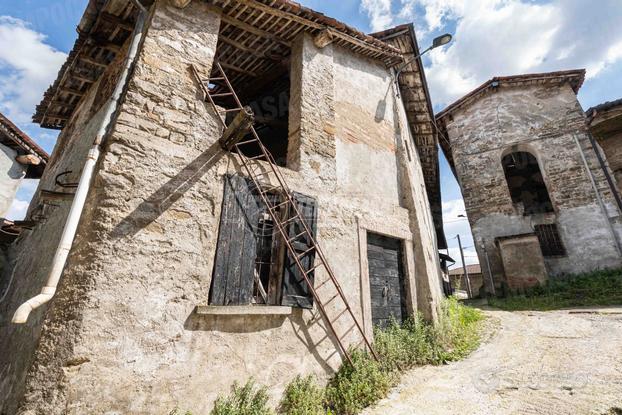 Rustico da Ristrutturare a Oggiono, Frazione Caste