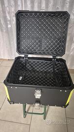 Bauletto in aluminio nero per moto