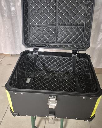 Bauletto in aluminio nero per moto