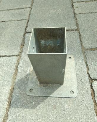 Base per palo in legno in acciaio zincato