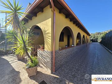 MOLARA: VILLA CON TERRAZZO RECENTEMENTE