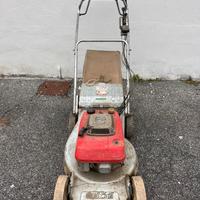 Tosaerba semovente Yanmar con motore a scoppio