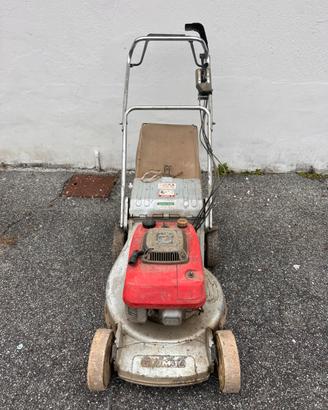 Tosaerba semovente Yanmar con motore a scoppio