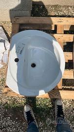 Lavabo soprapiano