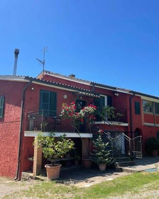 Rustico / Casale di 437 m² con più di 5 locali e b