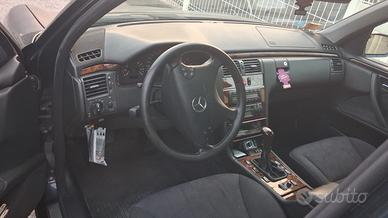 Mercedes E220