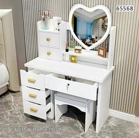 Toeletta con specchio a cuore e luce led