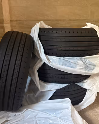 Treno completo di Pneumatici Toyo Proxes Sport
