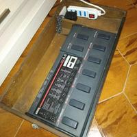 Pedaliera Korg A4 con custodia in legno