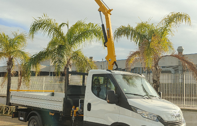 Iveco Daily con gru e ribaltabile