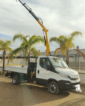 Iveco Daily con gru e ribaltabile