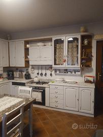 cucina componibile con elettrodomestici 