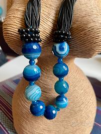 collana chic nera e  agate blu