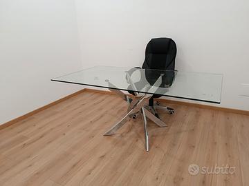 Scrivania in cristallo di design 