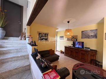 Appartamento con grande terrazzo e posto auto