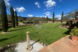 Villa di 214 m² con più di 5 locali e box auto dop