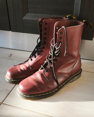 Dr. Martens Red Cherry 