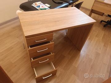 Scrivania in legno 