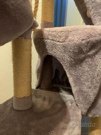 Gioco e Tiragraffi per gatto