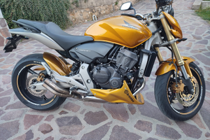 Honda Hornet 600 oro