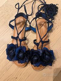 Sandali bassi donna blu con fiori e lacci
