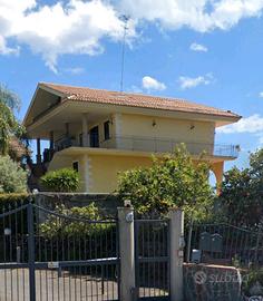 Villa panoramica con terreno