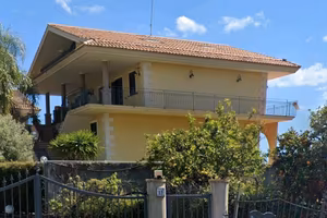 Villa panoramica con terreno