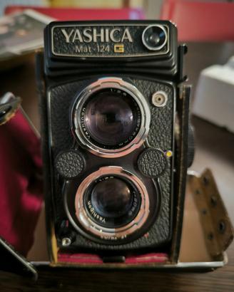 Macchina fotografica YASHICA MAT 124 G
